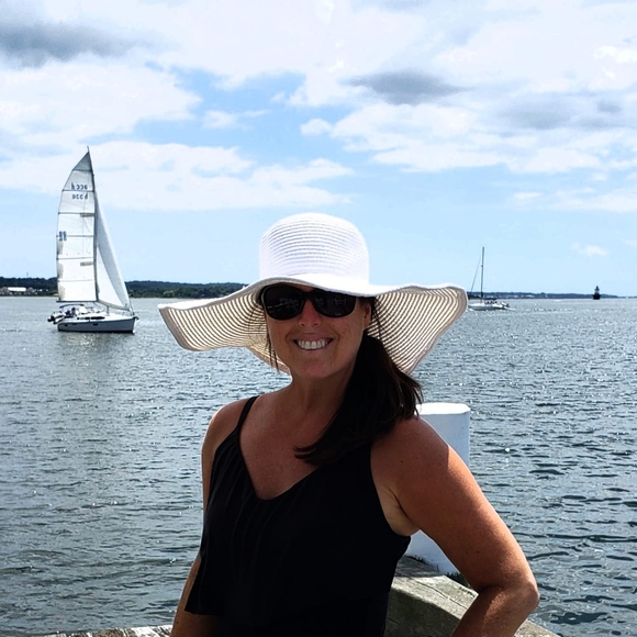 Meet your Posher, Lisa - Picture 1 of 1